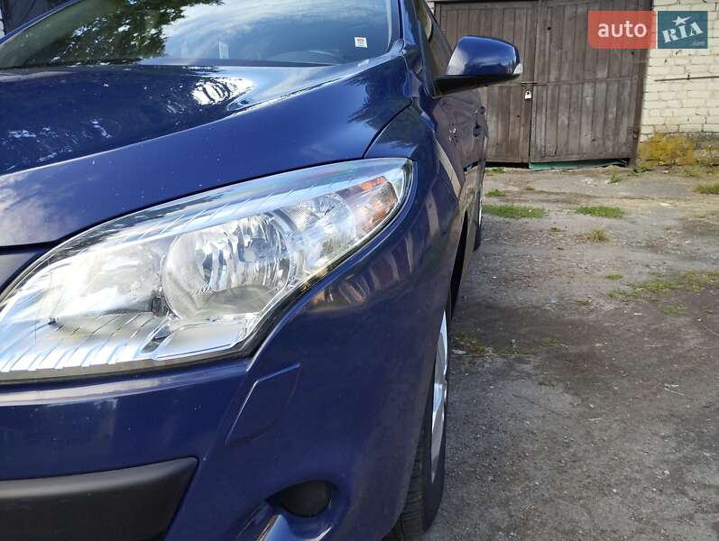 Универсал Renault Megane 2010 в Остроге