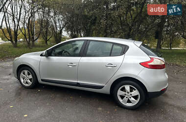 Хетчбек Renault Megane 2011 в 