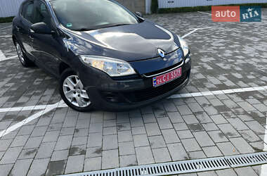 Хэтчбек Renault Megane 2012 в 
