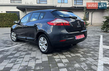 Хэтчбек Renault Megane 2012 в 