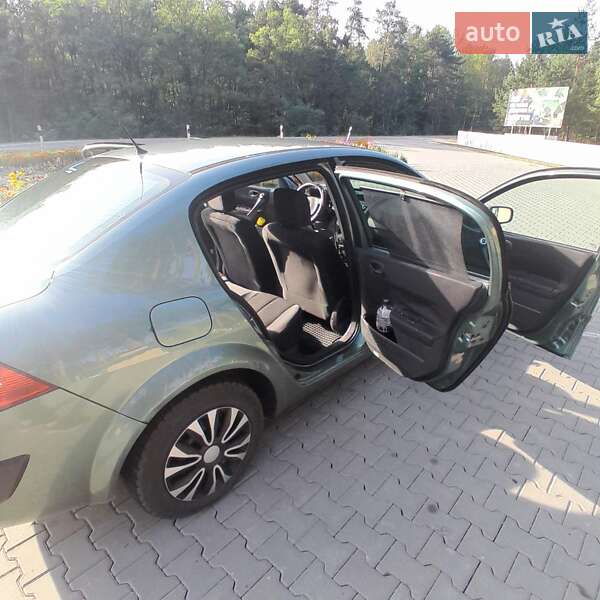 Седан Renault Megane 2004 в Коростене фото 2 Седан Renault Megane 2004 в Коростене
