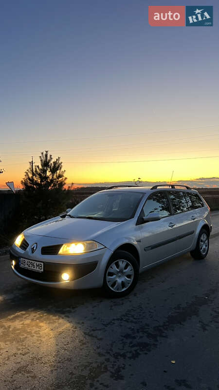 Универсал Renault Megane 2006 в  фото Универсал Renault Megane 2006 в