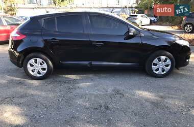 Хэтчбек Renault Megane 2012 в Вишневом