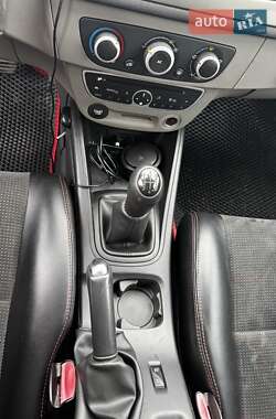 Хетчбек Renault Megane 2010 в  фото 18 Хетчбек Renault Megane 2010 в
