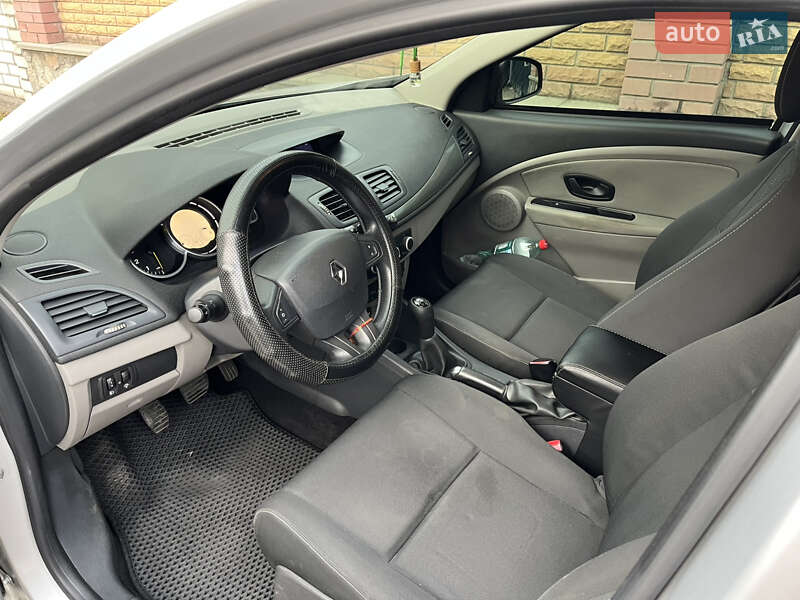 Хэтчбек Renault Megane 2011 в Кременчуге фото 5 Хэтчбек Renault Megane 2011 в Кременчуге
