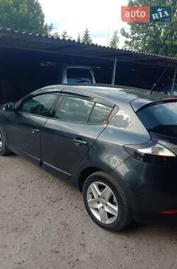 Хетчбек Renault Megane 2014 в  фото 14 Хетчбек Renault Megane 2014 в