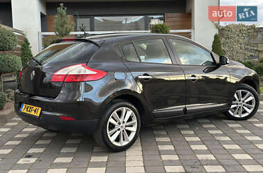 Хэтчбек Renault Megane 2011 в 