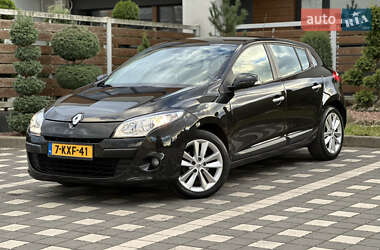 Хэтчбек Renault Megane 2011 в 