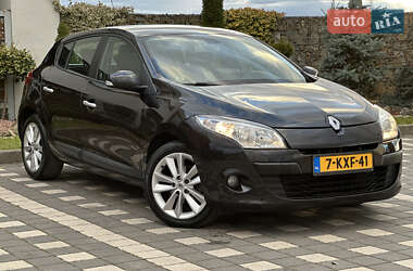 Хэтчбек Renault Megane 2011 в 