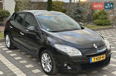 Хэтчбек Renault Megane 2011 в 