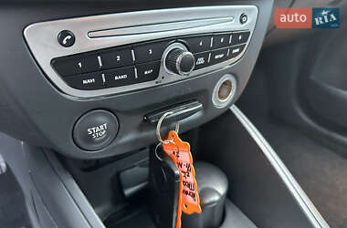 Хэтчбек Renault Megane 2011 в 