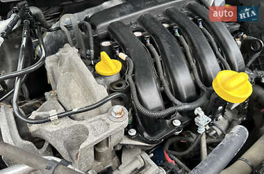 Хэтчбек Renault Megane 2011 в 