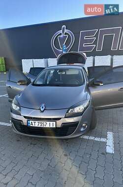 Хэтчбек Renault Megane 2011 в 