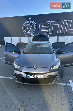 Хэтчбек Renault Megane 2011 в 
