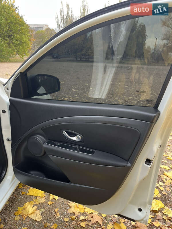 Универсал Renault Megane 2014 в Первомайске фото 20 Универсал Renault Megane 2014 в Первомайске