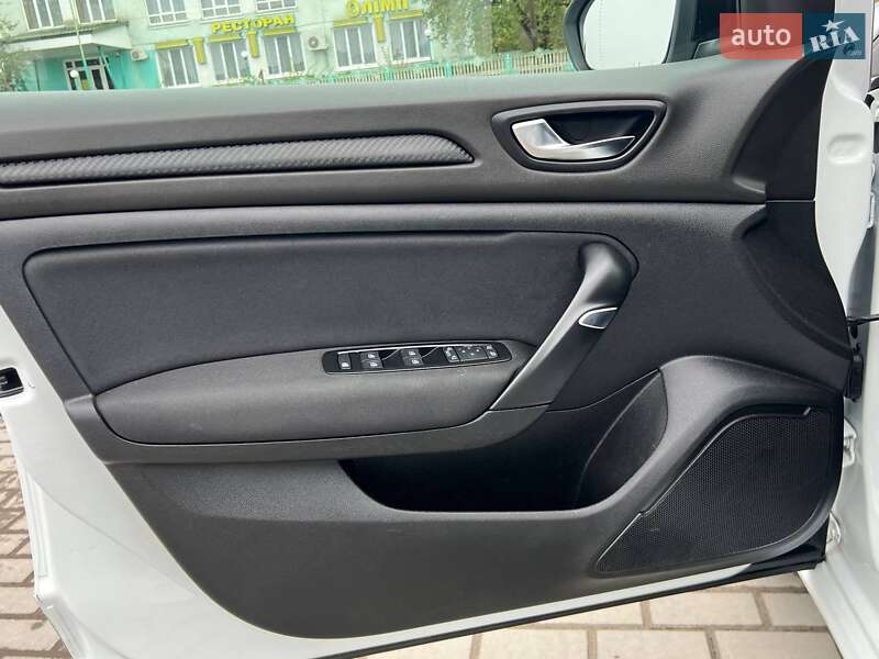 Универсал Renault Megane 2018 в Радехове фото 15 Универсал Renault Megane 2018 в Радехове