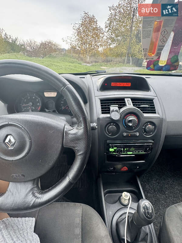 Седан Renault Megane 2006 в Мукачевому