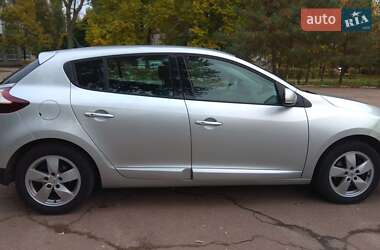 Хэтчбек Renault Megane 2015 в 