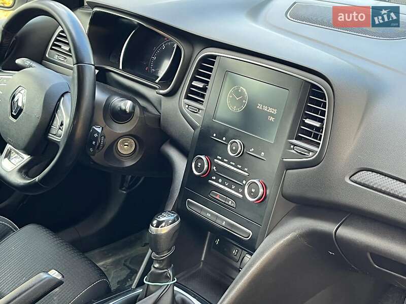 Универсал Renault Megane 2018 в Киеве фото 18 Универсал Renault Megane 2018 в Киеве