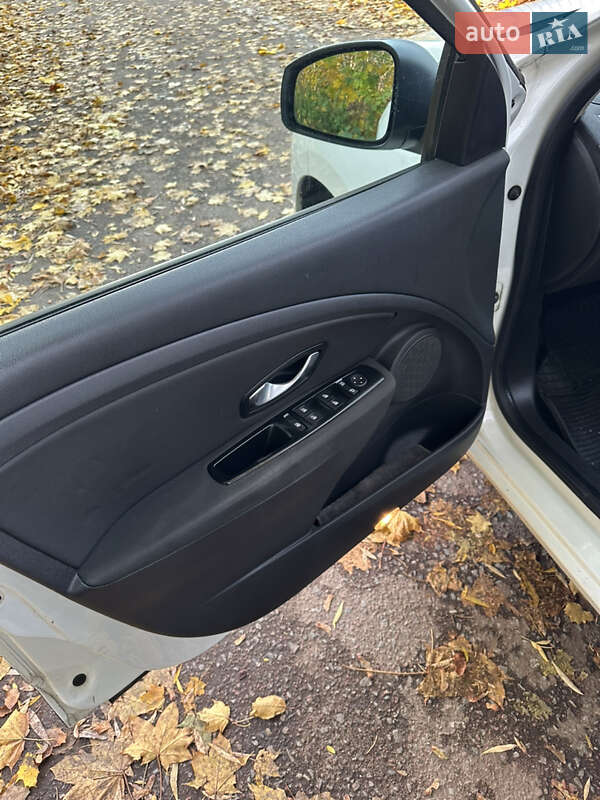 Універсал Renault Megane 2010 в Радивиліві фото 24 Універсал Renault Megane 2010 в Радивиліві