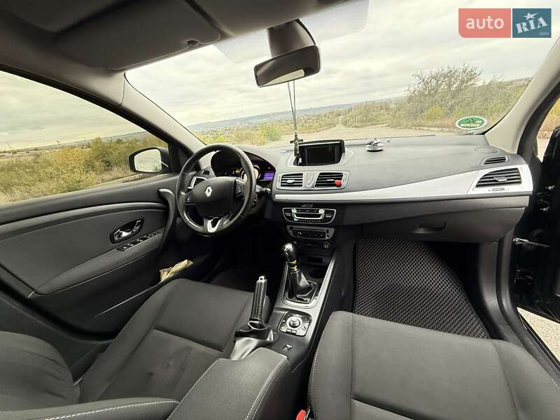 Универсал Renault Megane 2013 в Червонознаменке фото 16 Универсал Renault Megane 2013 в Червонознаменке