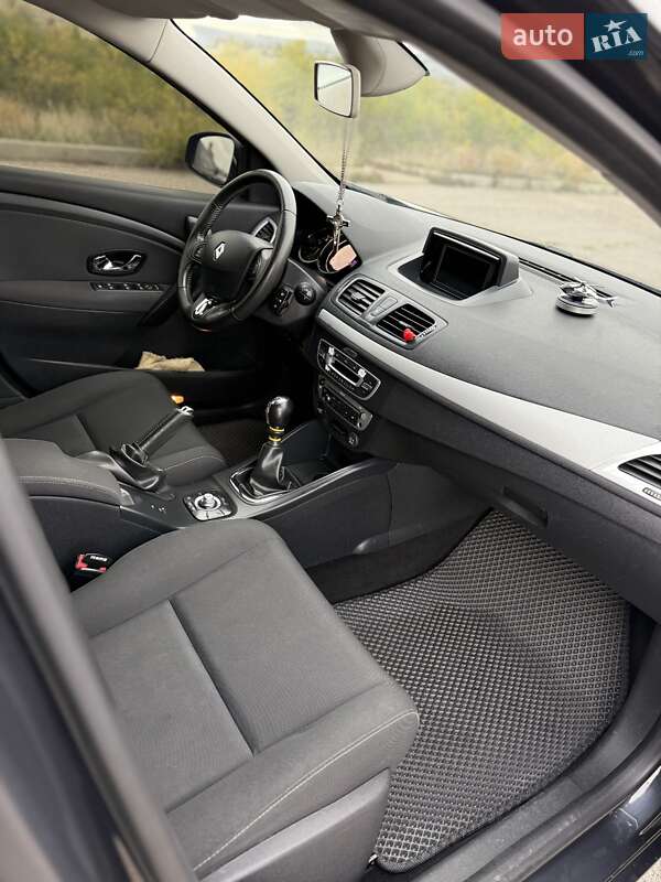 Универсал Renault Megane 2013 в Червонознаменке фото 21 Универсал Renault Megane 2013 в Червонознаменке