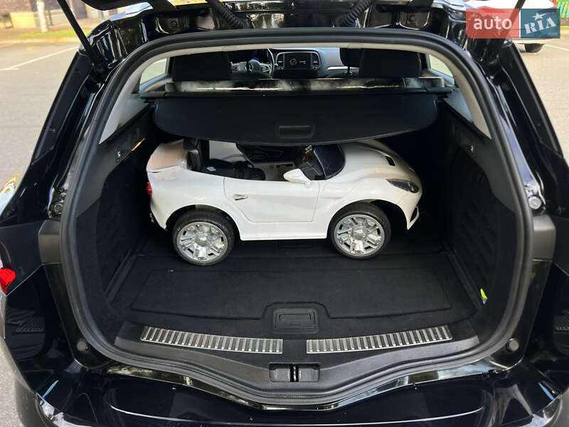 Универсал Renault Megane 2018 в Киеве фото 41 Универсал Renault Megane 2018 в Киеве