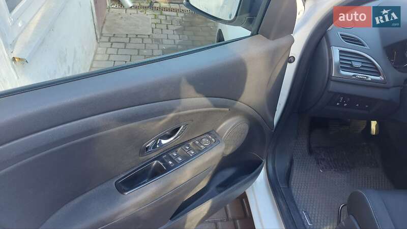 Хэтчбек Renault Megane 2013 в Смеле фото 6 Хэтчбек Renault Megane 2013 в Смеле