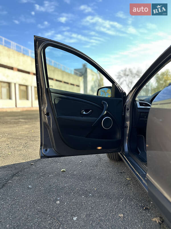 Универсал Renault Megane 2010 в Южноукраинске фото 11 Универсал Renault Megane 2010 в Южноукраинске
