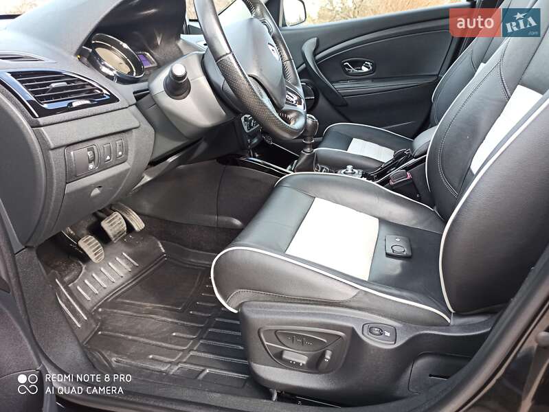 Универсал Renault Megane 2013 в Сарнах фото 52 Универсал Renault Megane 2013 в Сарнах