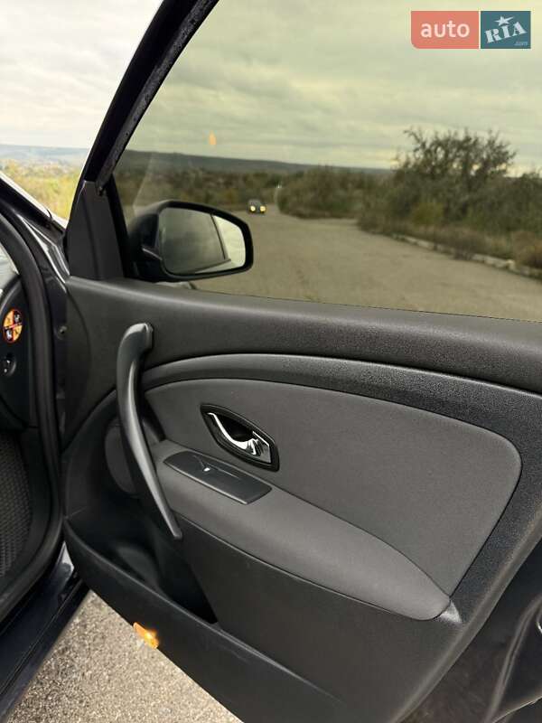 Универсал Renault Megane 2013 в Червонознаменке фото 43 Универсал Renault Megane 2013 в Червонознаменке