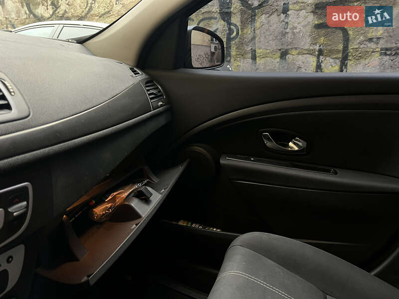 Универсал Renault Megane 2014 в Киеве фото 29 Универсал Renault Megane 2014 в Киеве