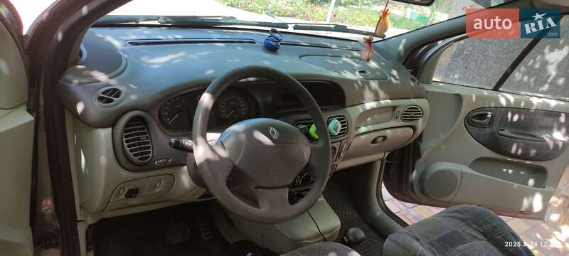 Хэтчбек Renault Megane 2001 в Килии фото 7 Хэтчбек Renault Megane 2001 в Килии
