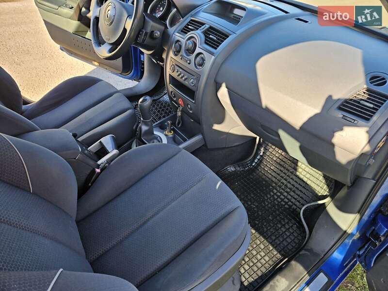 Хэтчбек Renault Megane 2003 в Семеновке фото 8 Хэтчбек Renault Megane 2003 в Семеновке