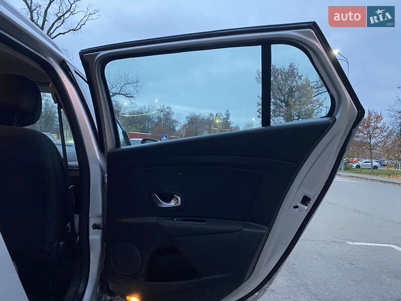 Универсал Renault Megane 2010 в Киеве фото 10 Универсал Renault Megane 2010 в Киеве