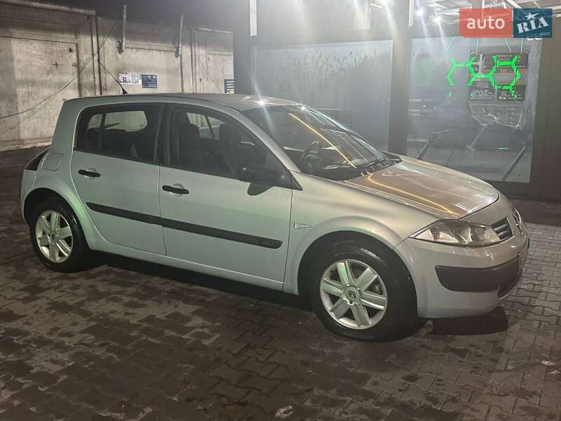 Хэтчбек Renault Megane 2002 в Вишневом