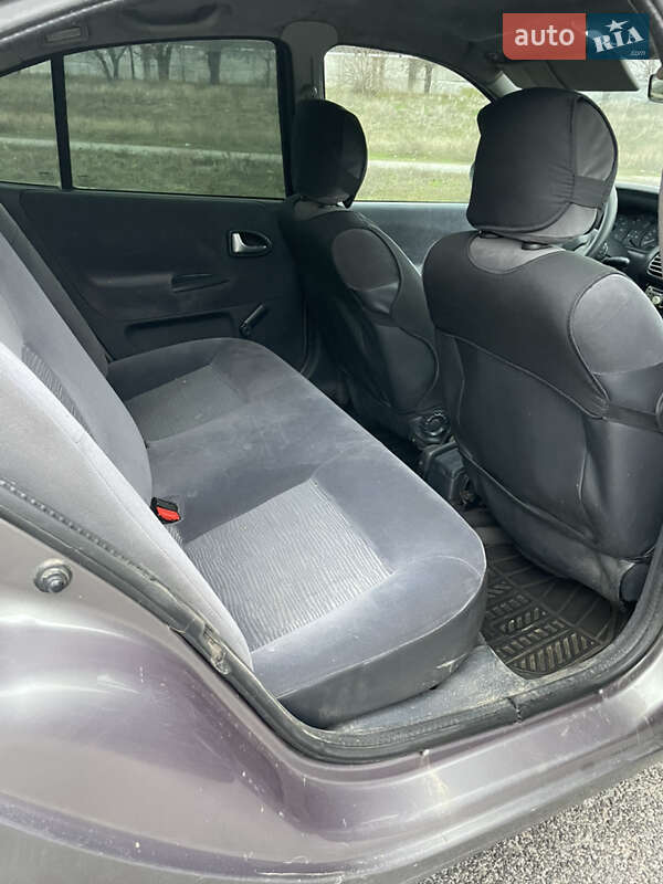 Седан Renault Megane 2003 в Новомосковске фото 10 Седан Renault Megane 2003 в Новомосковске