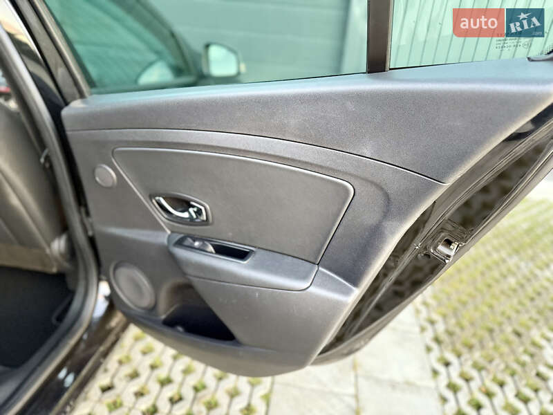 Универсал Renault Megane 2014 в Самборе фото 47 Универсал Renault Megane 2014 в Самборе