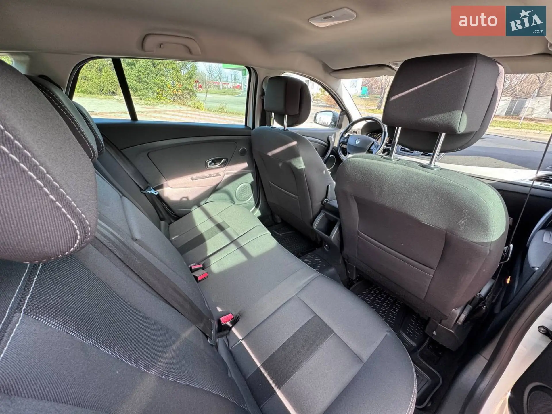 2010 Renault Megane - мініатюра 11