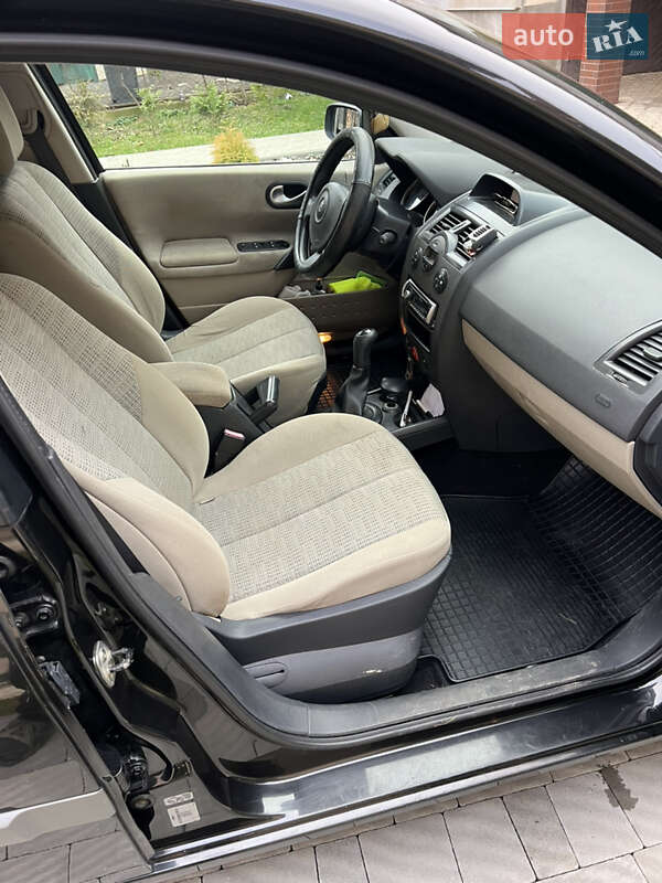 Седан Renault Megane 2006 в Сваляве