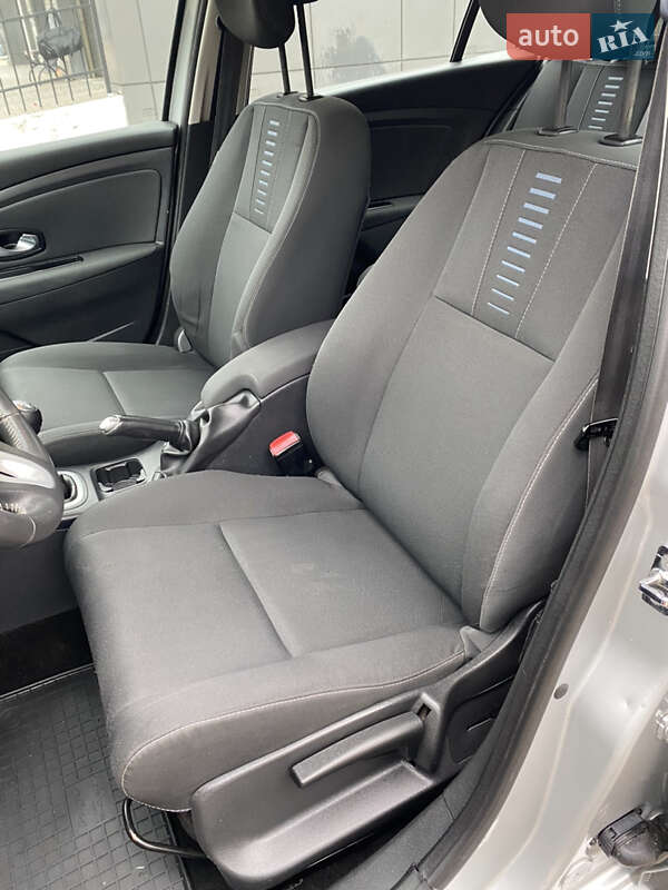 Универсал Renault Megane 2011 в Ровно фото 27 Универсал Renault Megane 2011 в Ровно