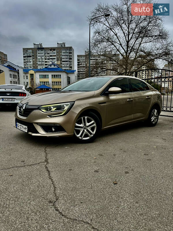 Седан Renault Megane 2018 в Киеве фото 3 Седан Renault Megane 2018 в Киеве