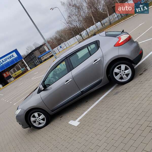 Хэтчбек Renault Megane 2011 в Сумах