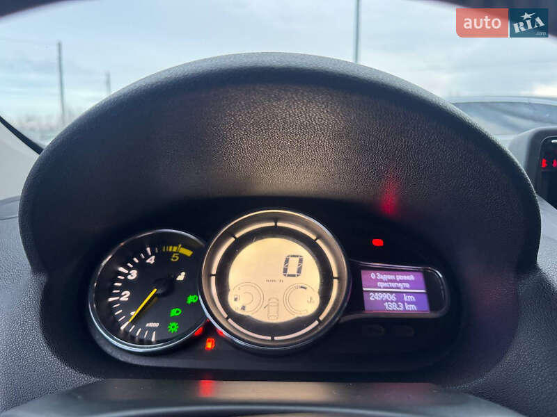 Хэтчбек Renault Megane 2013 в Стрые фото 41 Хэтчбек Renault Megane 2013 в Стрые