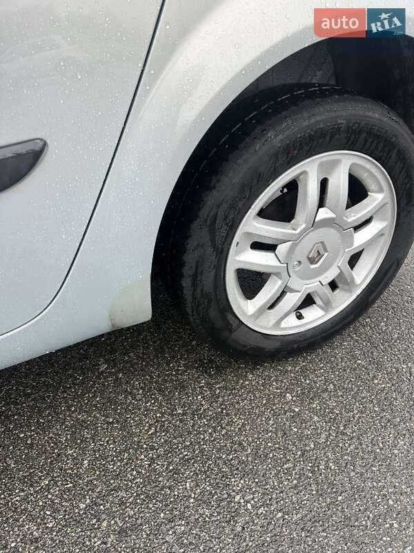 Седан Renault Megane 2004 в Киеве