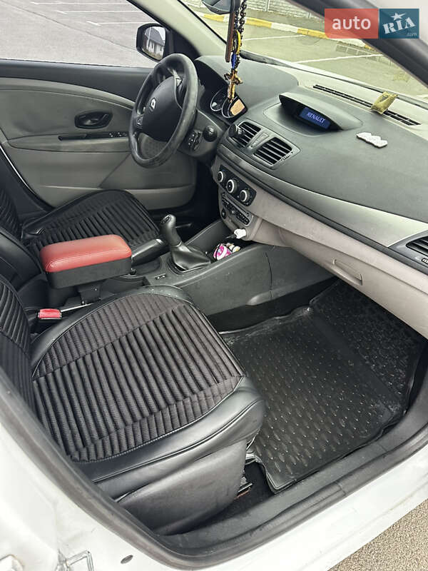 Хетчбек Renault Megane 2011 в Києві фото 3 Хетчбек Renault Megane 2011 в Києві