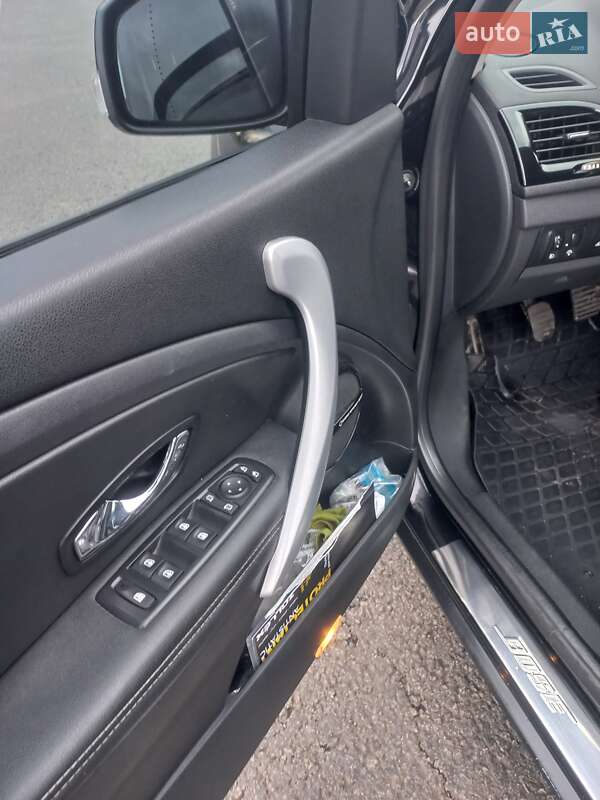 Хэтчбек Renault Megane 2011 в Ромнах