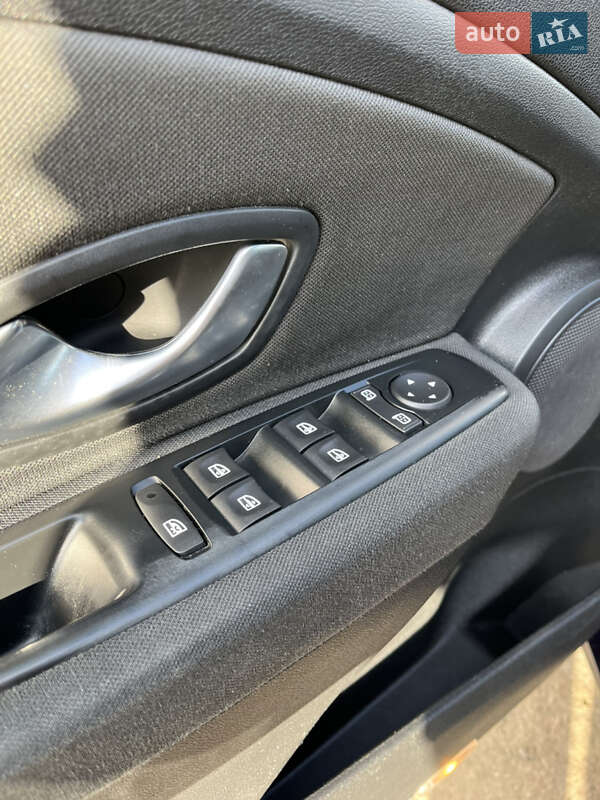 Хэтчбек Renault Megane 2009 в Хороле фото 26 Хэтчбек Renault Megane 2009 в Хороле