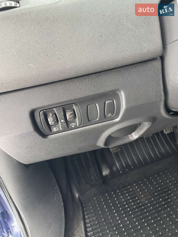 Хэтчбек Renault Megane 2004 в Каменском фото 24 Хэтчбек Renault Megane 2004 в Каменском