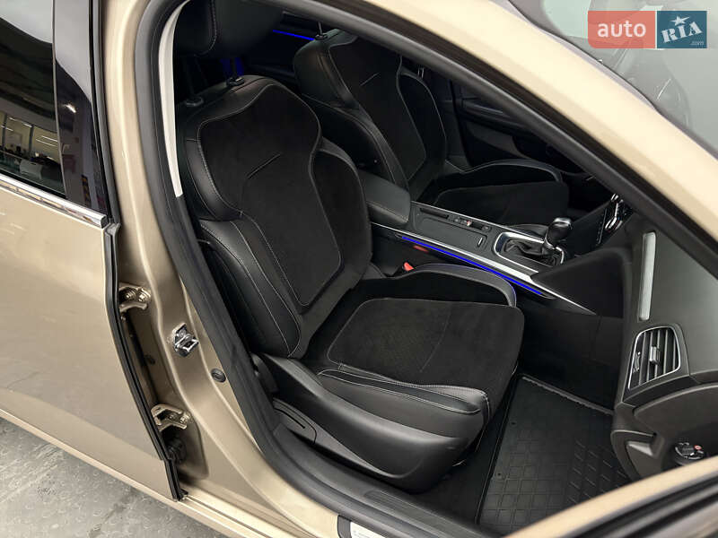 Седан Renault Megane 2017 в Киеве фото 24 Седан Renault Megane 2017 в Киеве